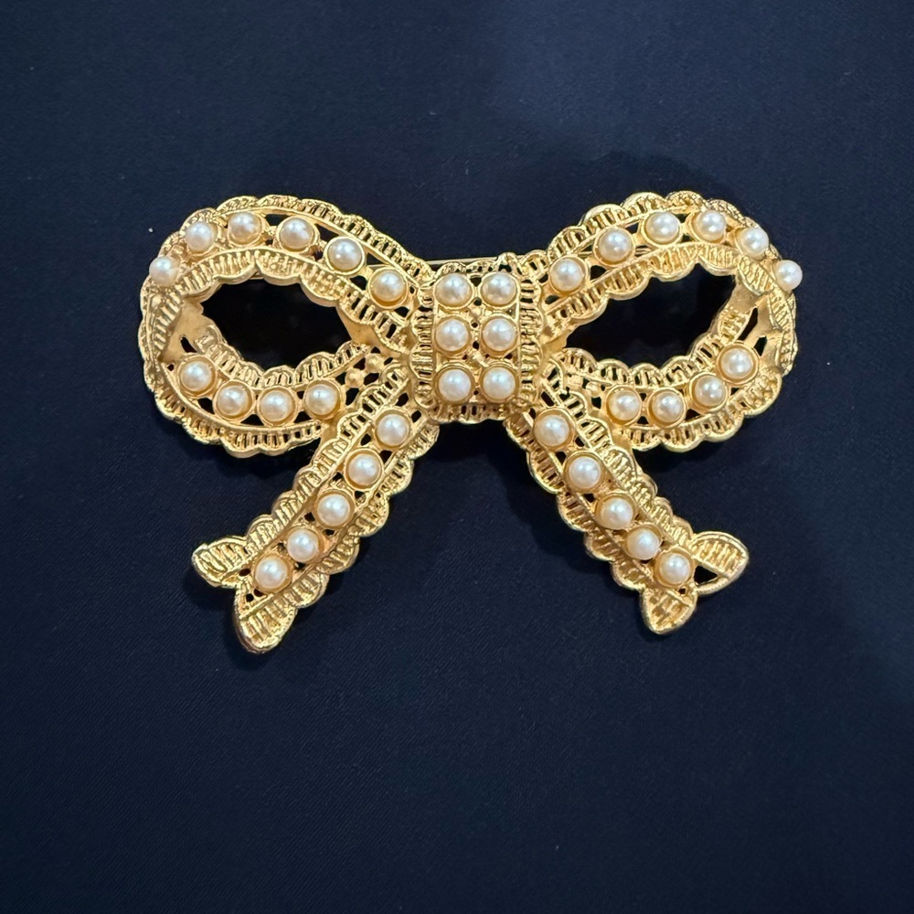 Gold and Pearl Bow Brooch